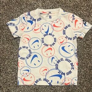 Nike Kids' White and Blue Graphic T-Shirt